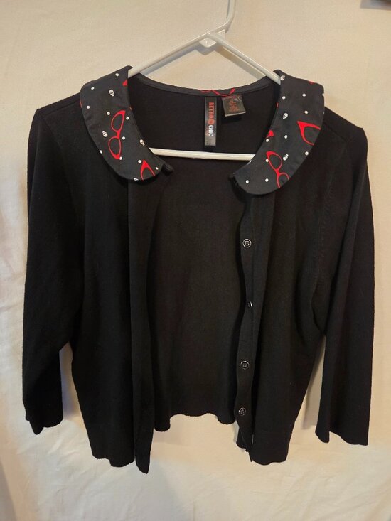 Retro Chic by Torrid Sweaters - Retro Chic by Torrid Sunglasses and Skulls Collar Black/Red Button Cardigan L